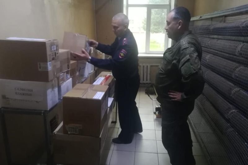 Сотрудники Госавтоинспекции приняли участие в отправке гуманитарной помощи
